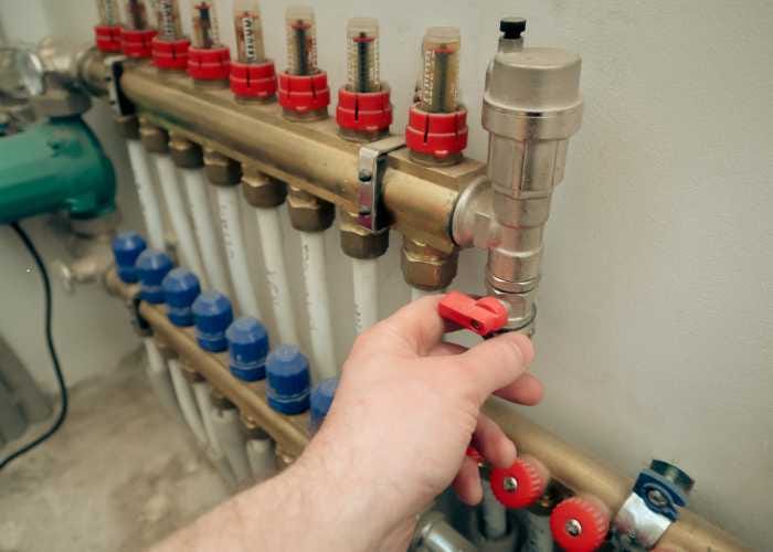 commercial plumbers 2 700x500